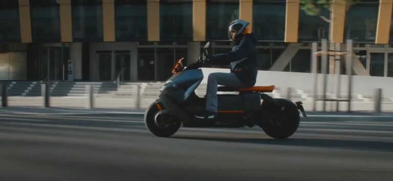 BMW CE 04 Electric Scooter Launch हो रहा